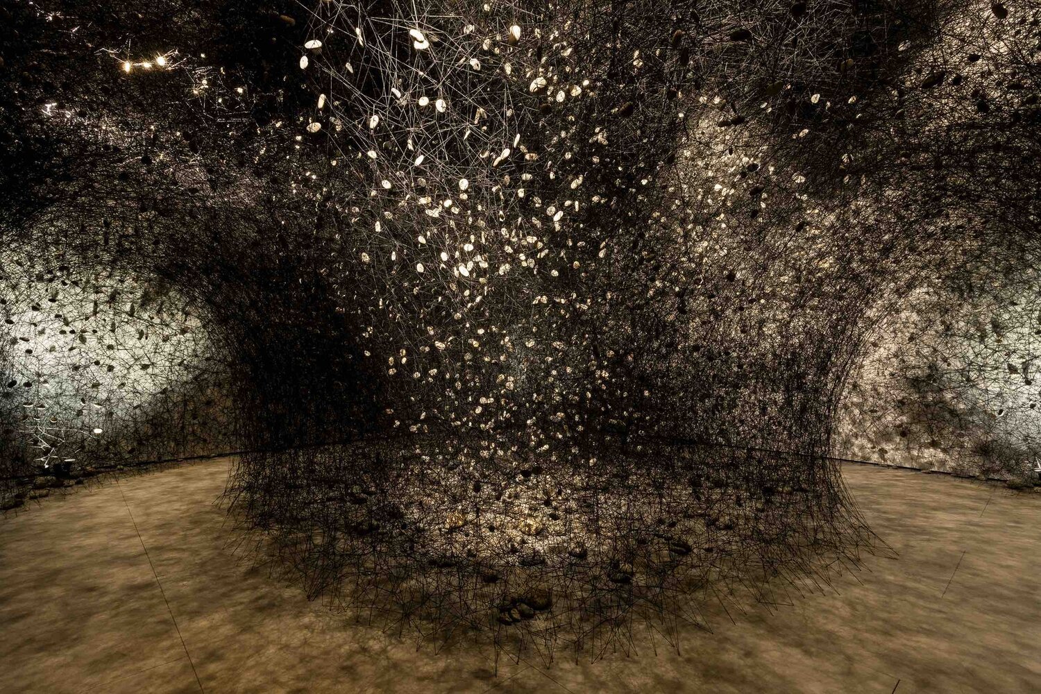 CHIHARU SHIOTA–塩田千春